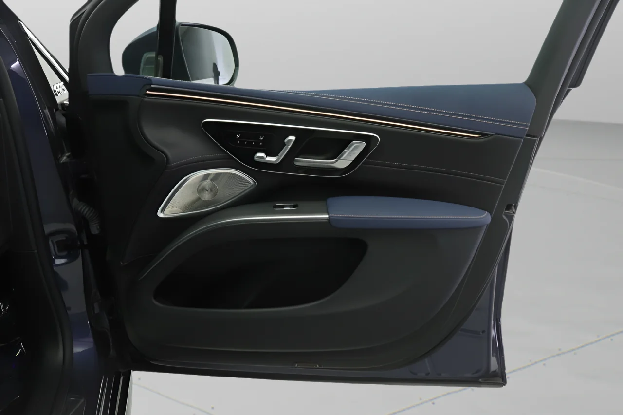 Certified Used 2023 Blue Mercedes-Benz 580 4MATIC® Premium Trim image 21