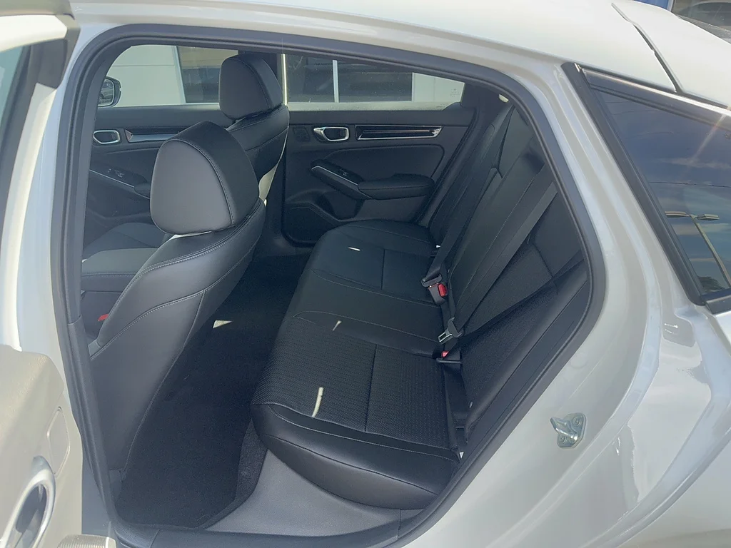 2026 Honda Civic Hatchback Hybrid Sport Touring, photo 11 of 12