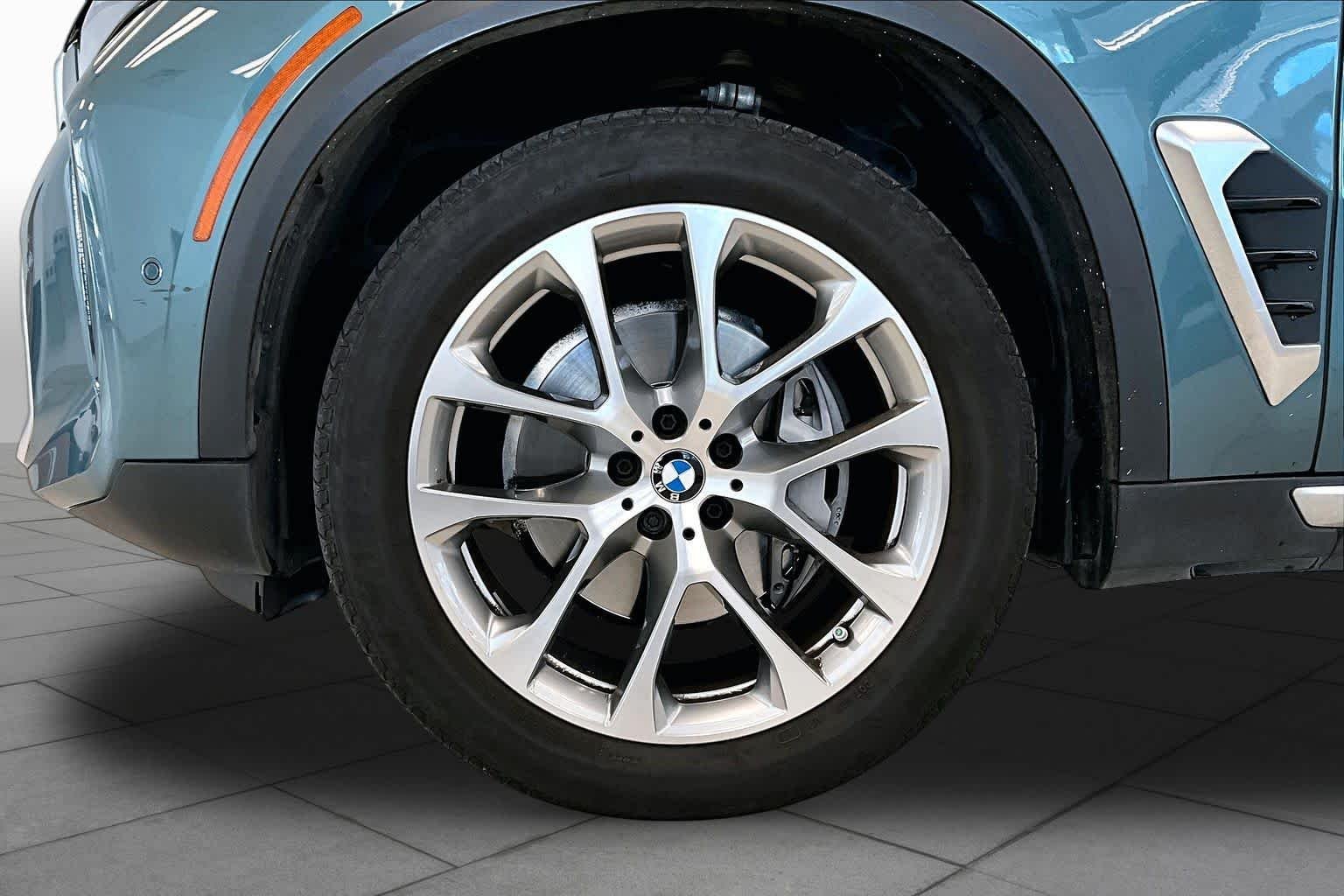 Used 2024 Blue Ridge Mountain Metallic BMW sDrive40i image 10