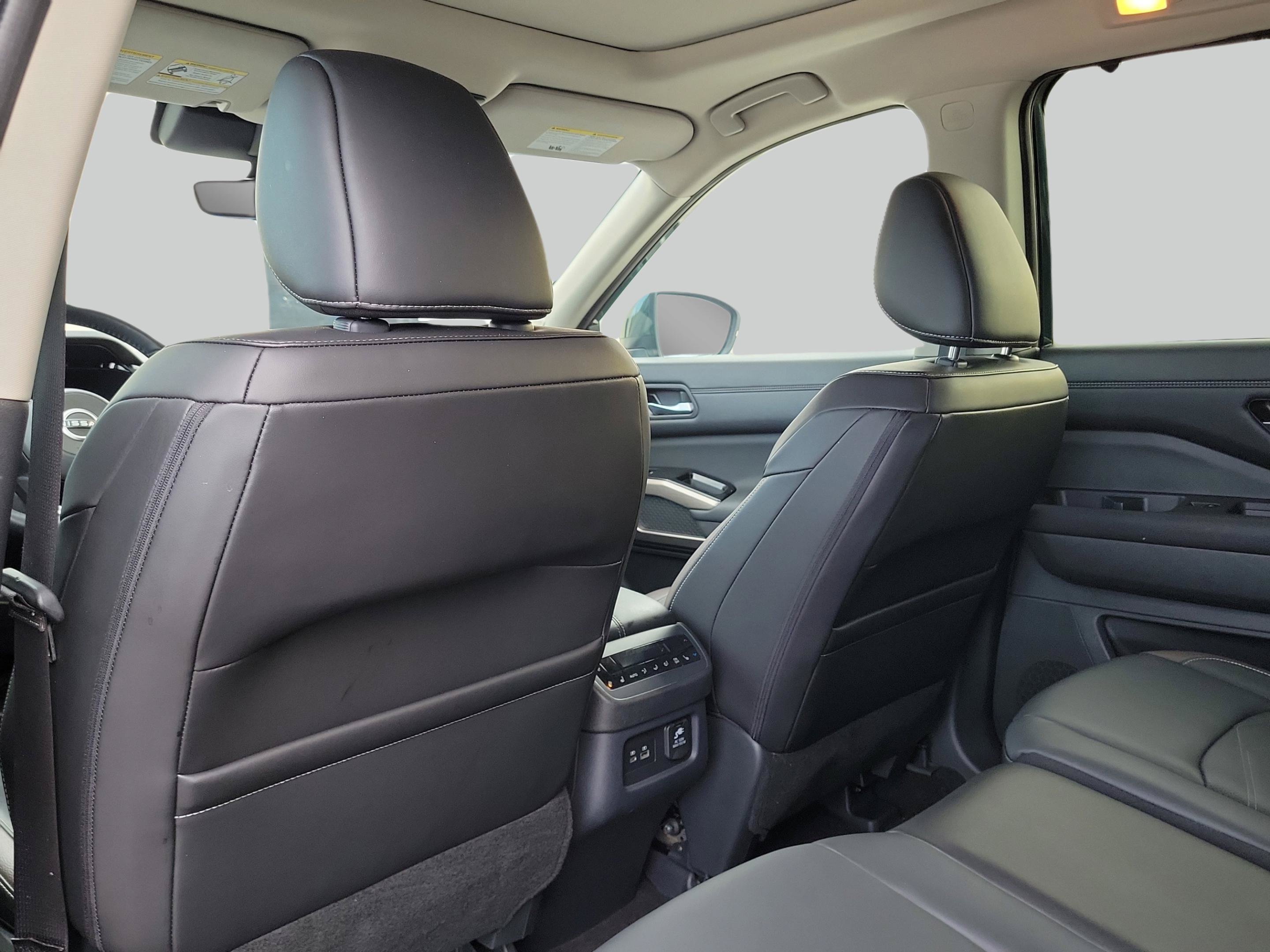 Used 2024 Obsidian Green Pearl Nissan Platinum image 11