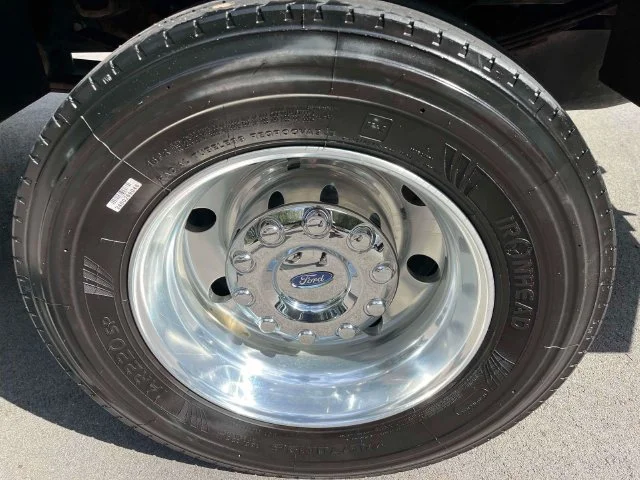 Used 2023 Gray Metallic Ford Lariat image 15