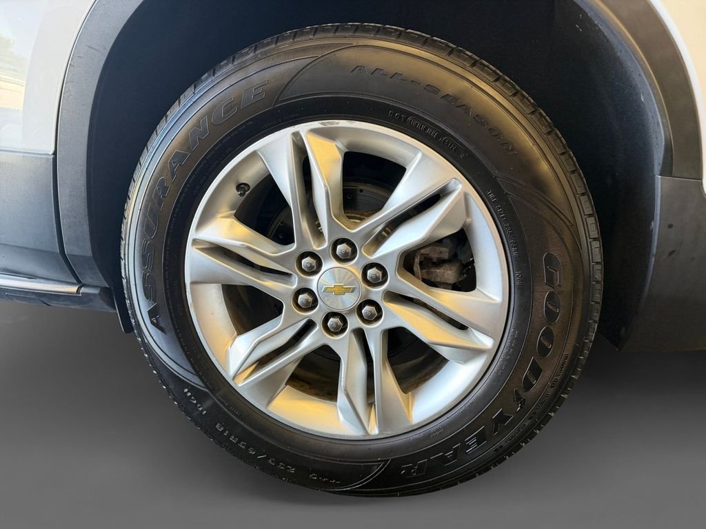 Used 2019 White Chevrolet Base image 17