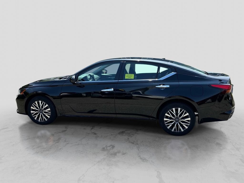 Used 2023 Black Nissan 2.5 SV image 4