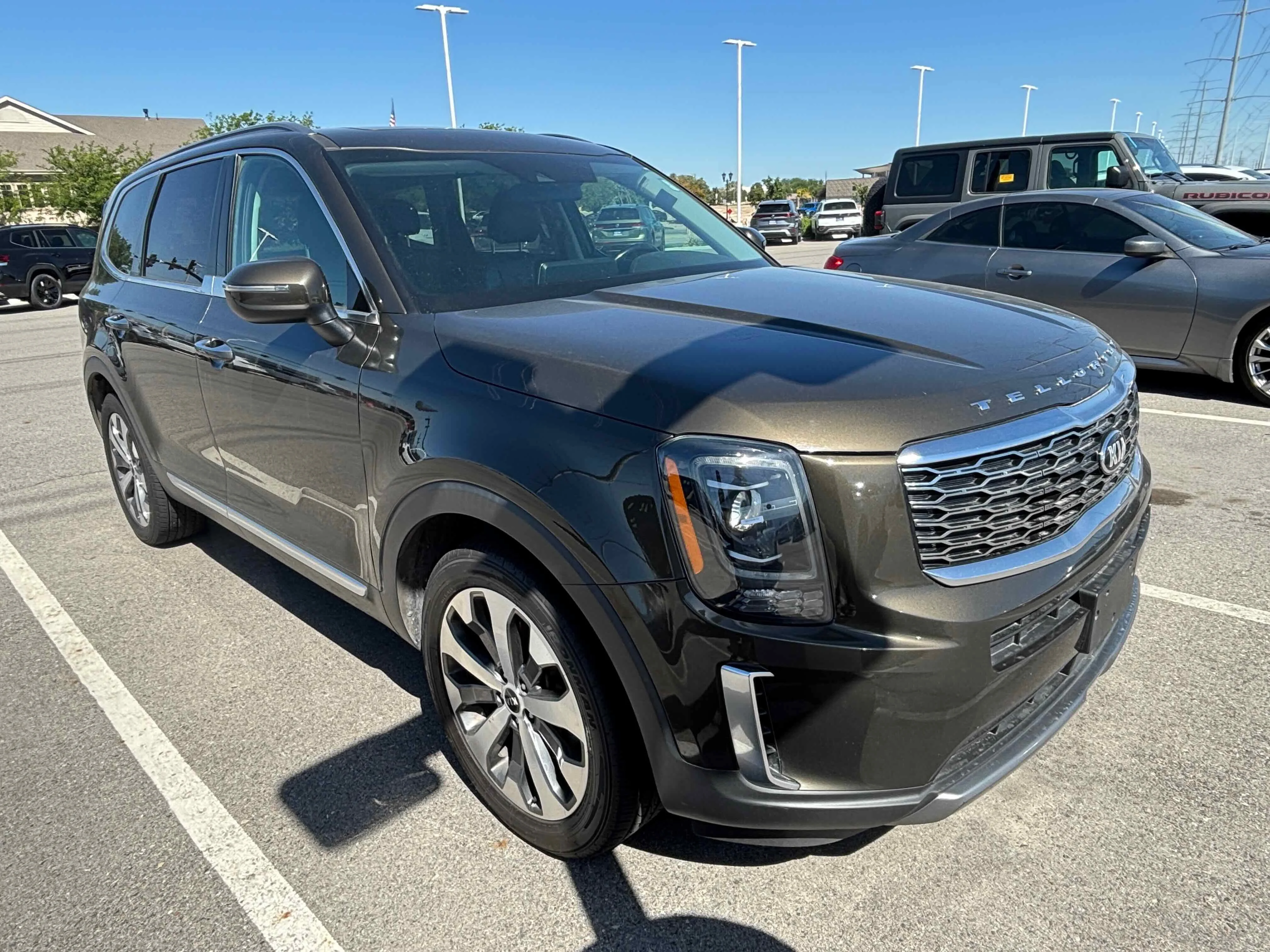 Used 2021 Dark Moss Kia S image 3