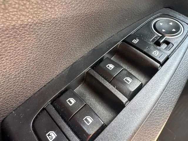 Used 2022 White Kia LX image 23