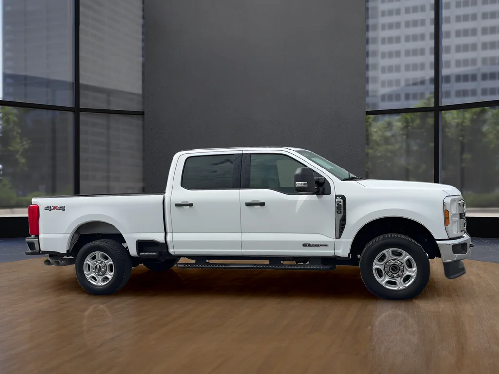 Used 2025 White Ford XLT image 4
