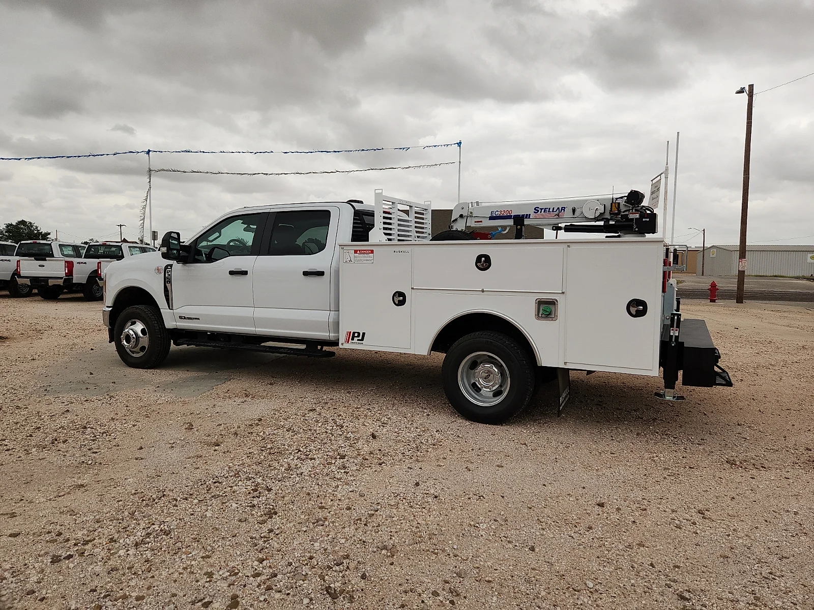 New 2026 Oxford White Ford F-350® XL image 4