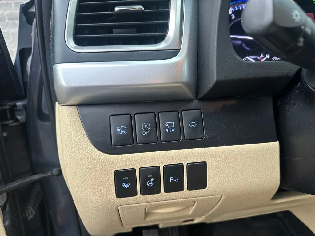 Used 2018 Shoreline Mist Toyota Limited Platinum image 19