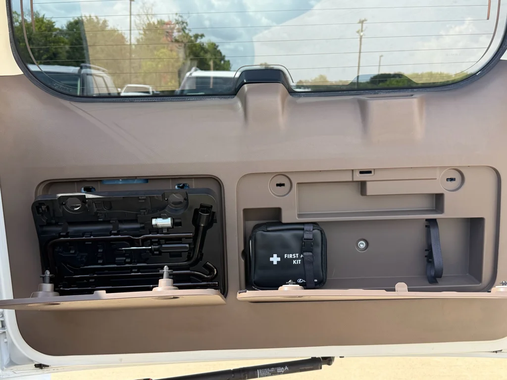 Used 2019 Starfire Pearl Lexus Premium image 34
