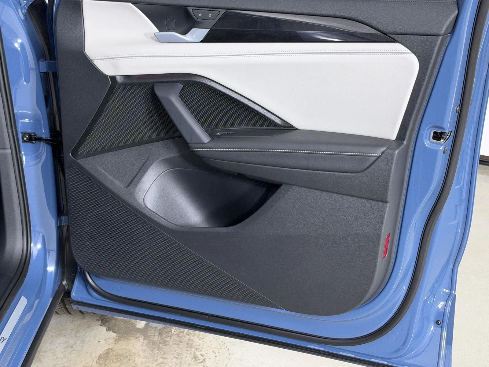 New 2026 Monterey Blue Pearl Volkswagen SEL R-Line Turbo image 15