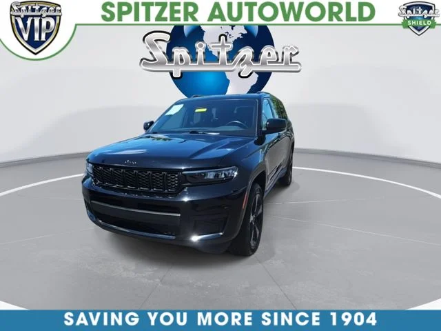 Used 2022 Black Jeep Altitude image 4