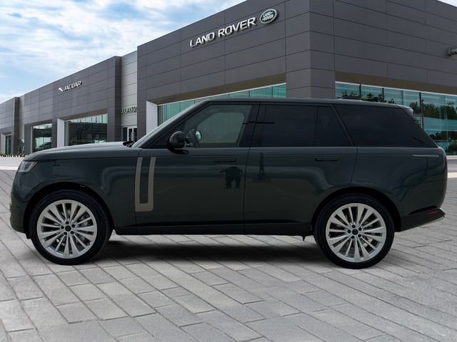 New 2026 Belgravia Green Land Rover SE image 2