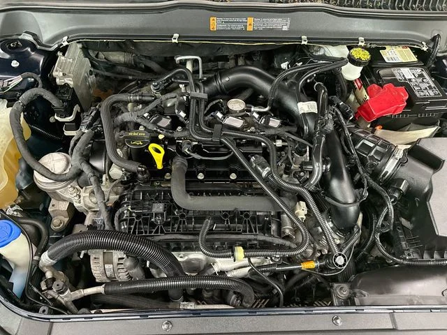 Used 2020 Blue Ford SE image 28