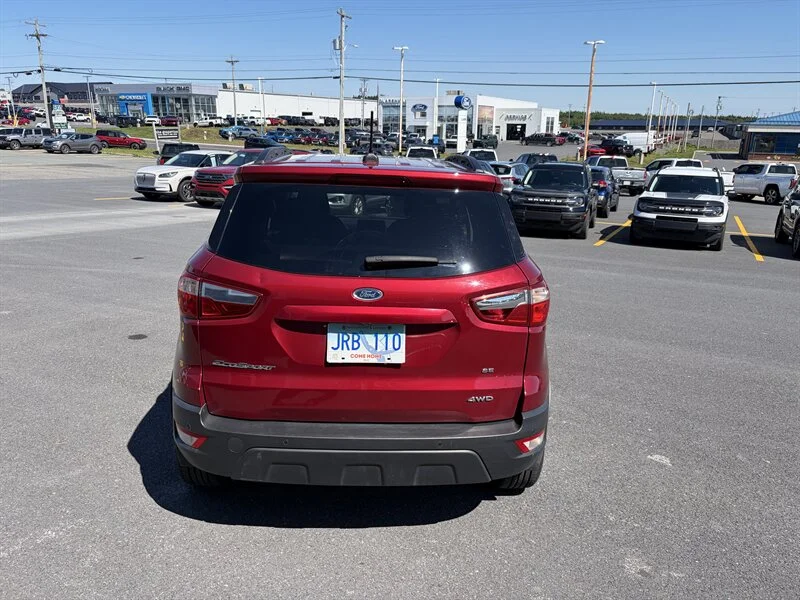 Used 2021 Red Ford SE image 14