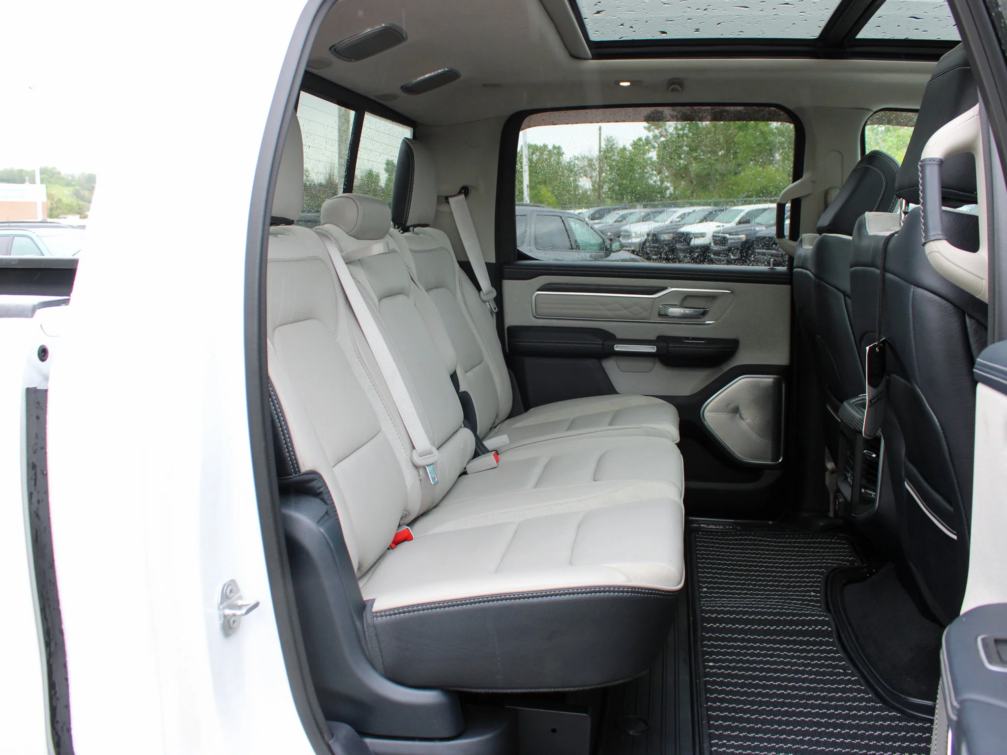 Certified Used 2022 White RAM Limited * No Accidents | HEMI V8 | Trailer Tow | Adaptive Cruise | Apple CarPlay | Bedliner image 22