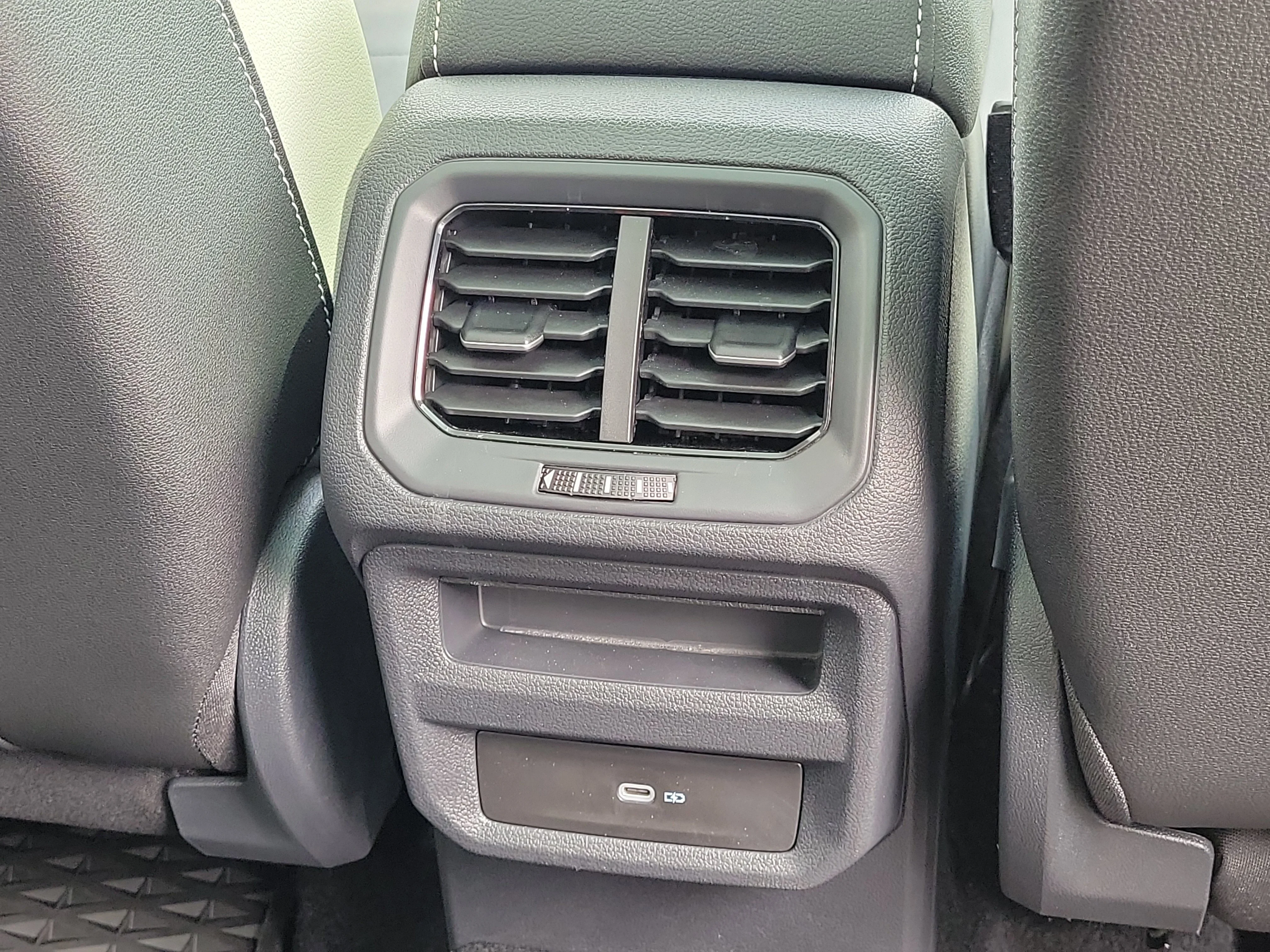 Certified Used 2025 Silver Volkswagen 1.5T SE image 6