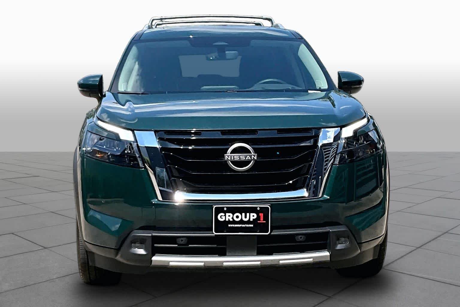 Certified Used 2025 Obsidian Green Pearl Nissan Platinum image 4