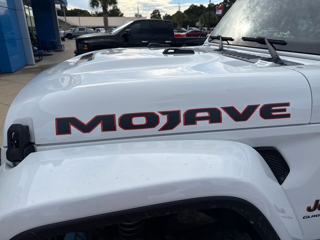 Used 2023 White Jeep Mojave image 6