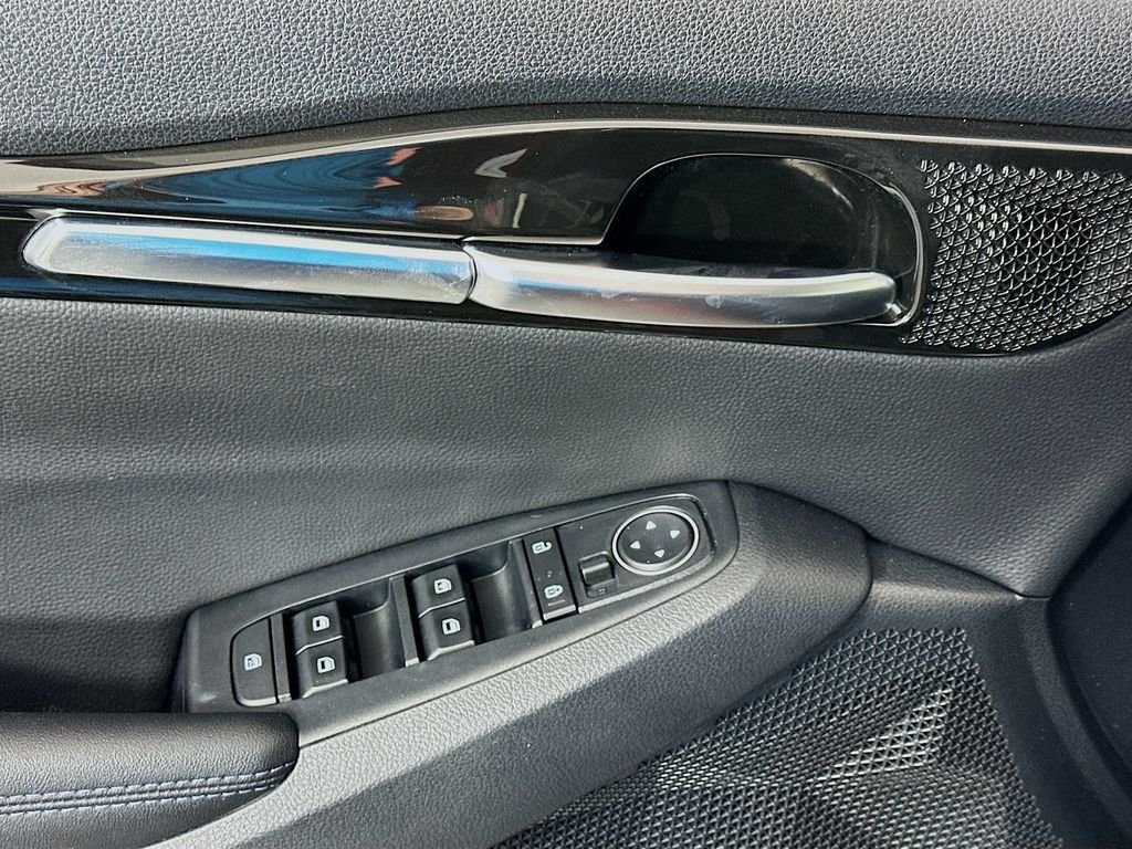 Used 2022 Orange Kia S image 18