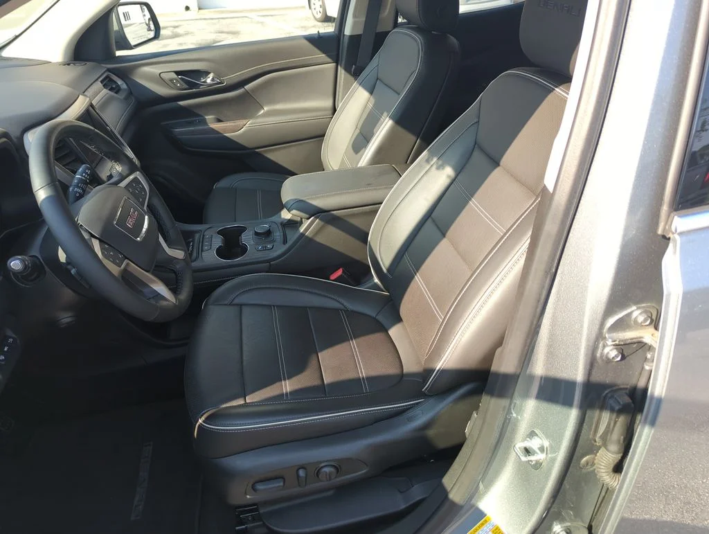 Used 2023 Silver GMC Denali image 11