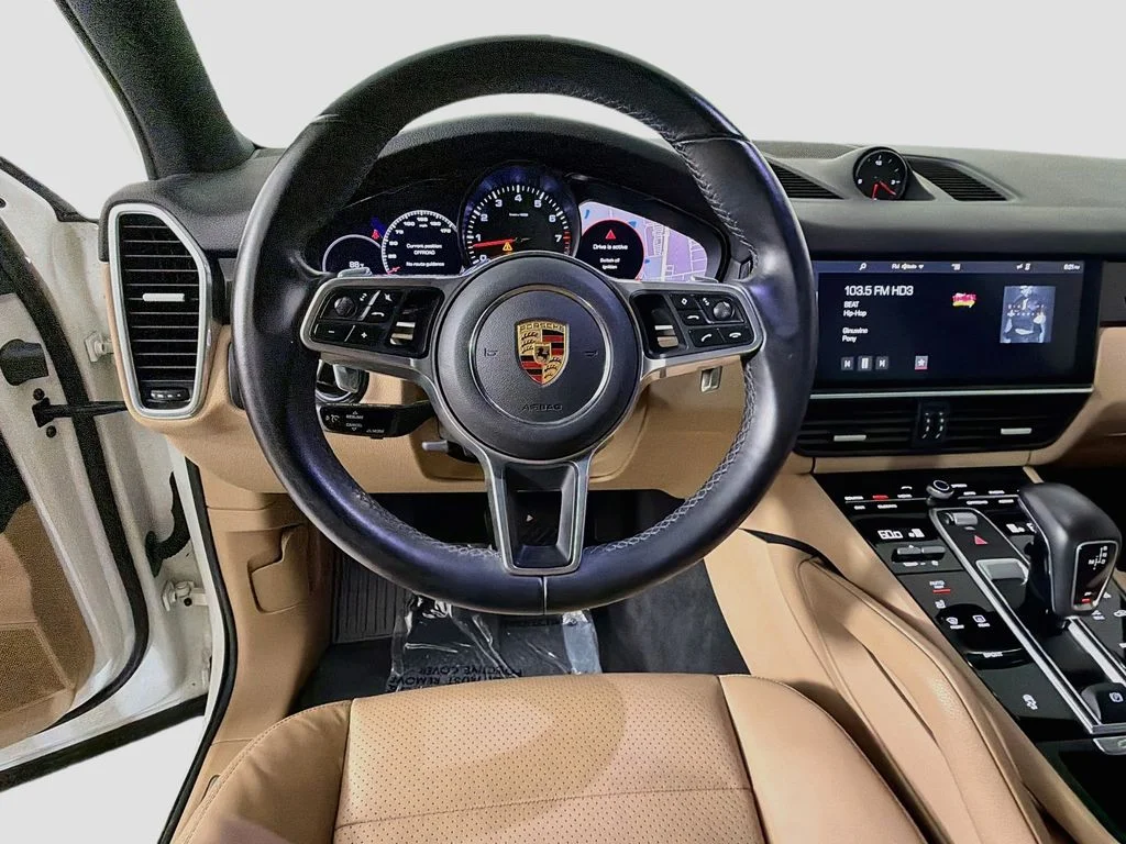 Used 2019  Porsche Base image 11