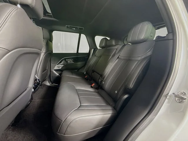 New 2026 Fuji White Land Rover SE image 24