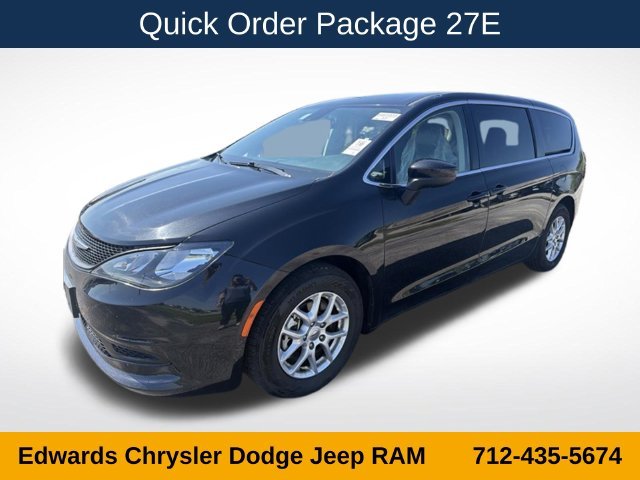 Used 2023 Black Chrysler LX image 3