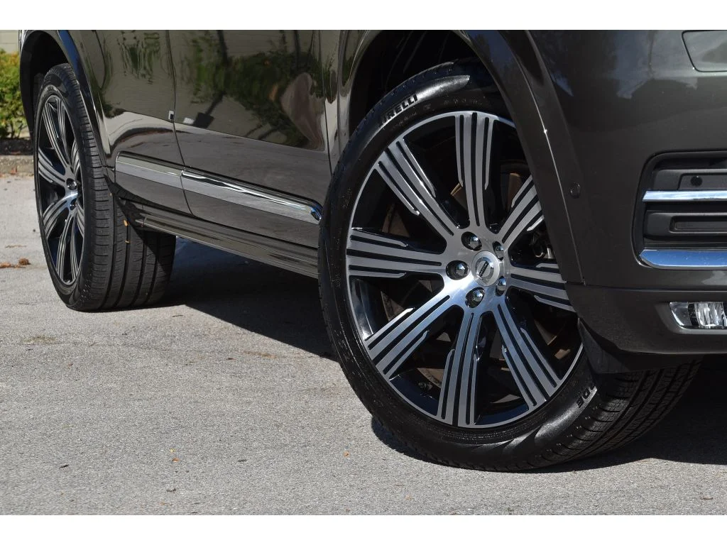Used 2022 Pine Grey Metallic Volvo Inscription image 7