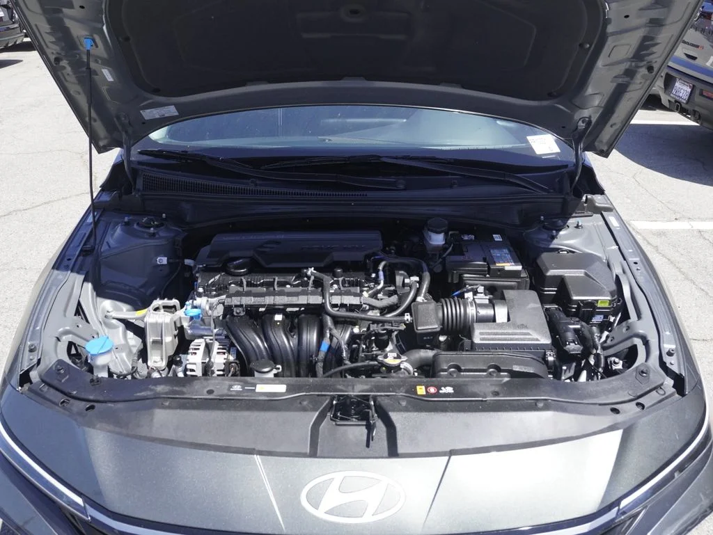 Used 2025 Gray Hyundai SEL Convenience image 27