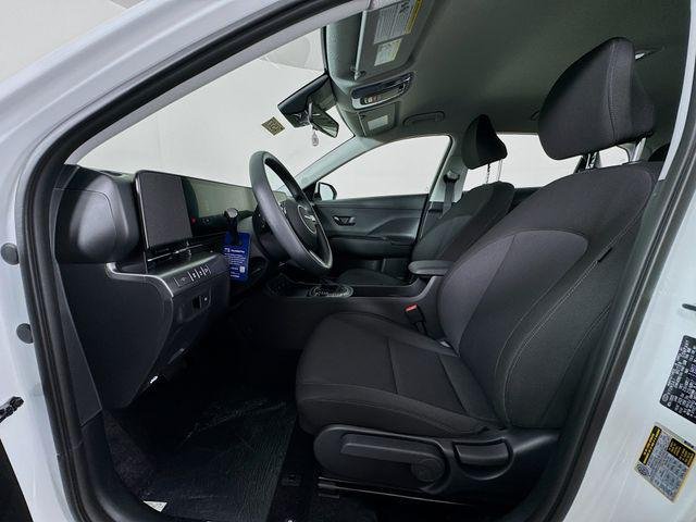New 2026 White Hyundai SE FWD image 30