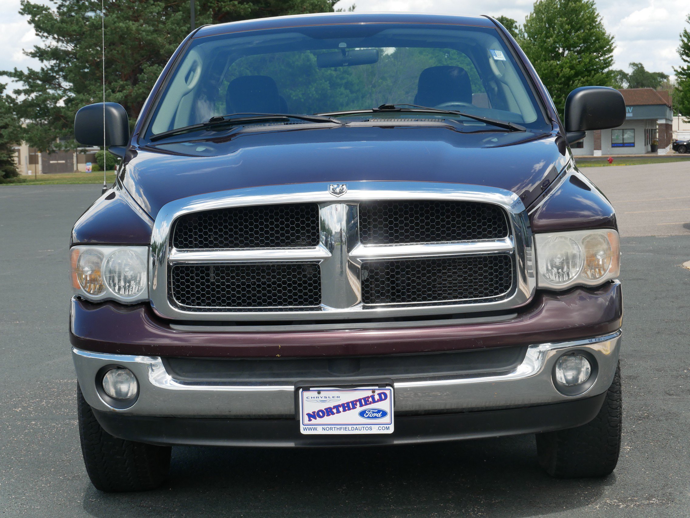 Used 2005 Red Dodge SLT image 3
