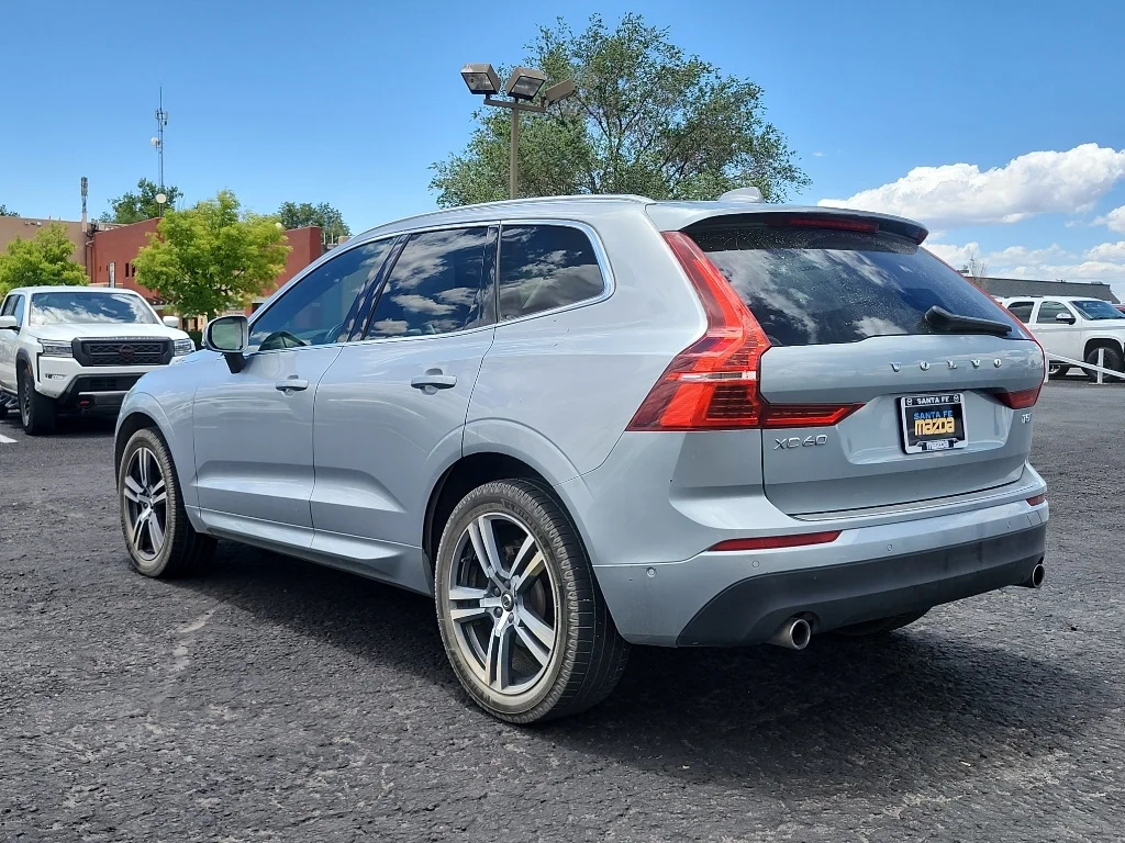 Used 2018 Electric Silver Metallic Volvo Momentum image 8
