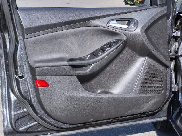 Used 2018 Gray Ford SE image 19