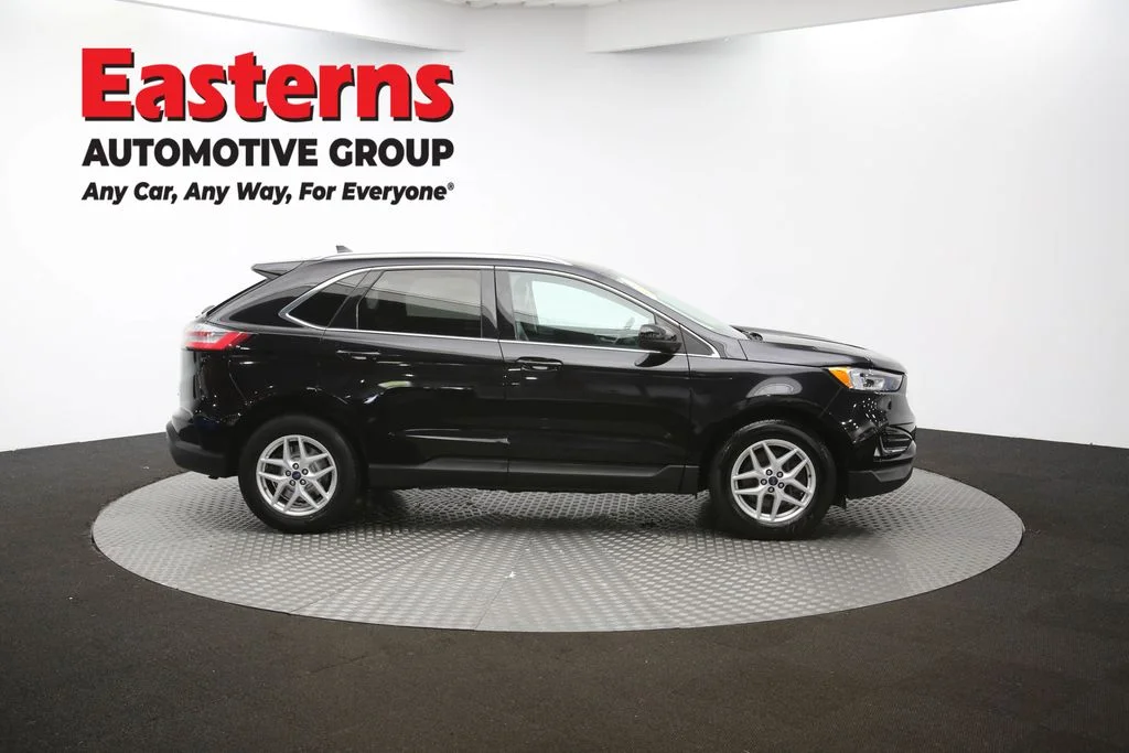Used 2022 Black Ford SEL image 44