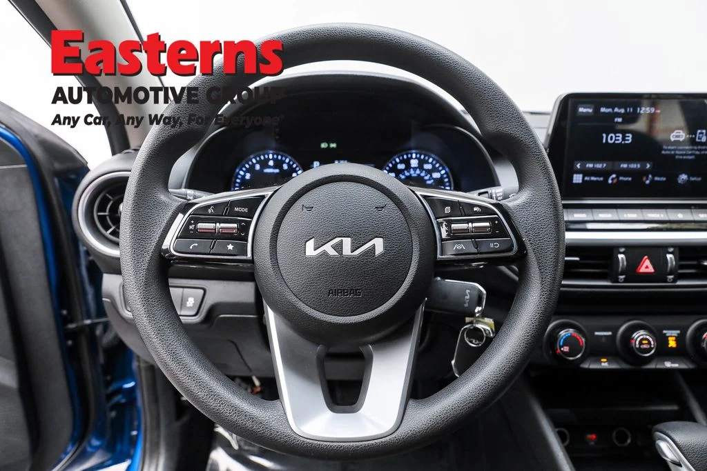Used 2022 Blue Kia LXS image 10