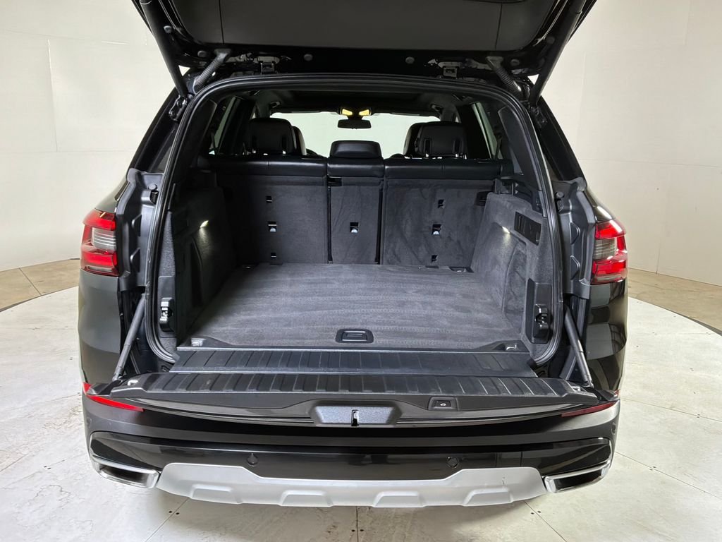 Used 2022 Black BMW xDrive40i image 17