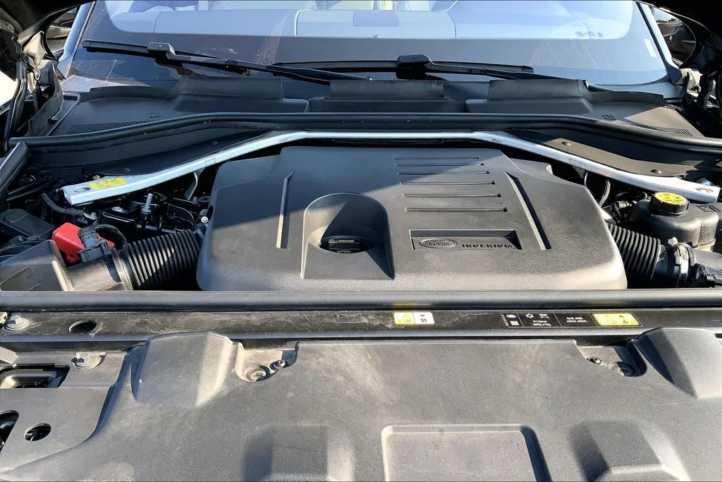 Used 2023 Black Land Rover SE image 28