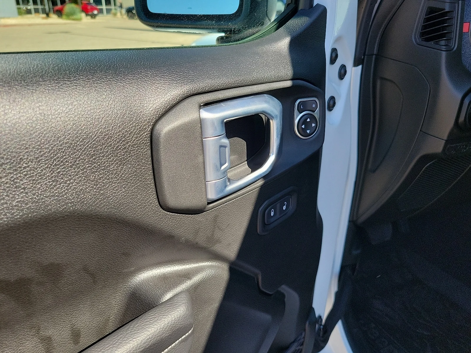 New 2026 PW7 Bright Whit Jeep 4-DOOR AMERICA250 image 11