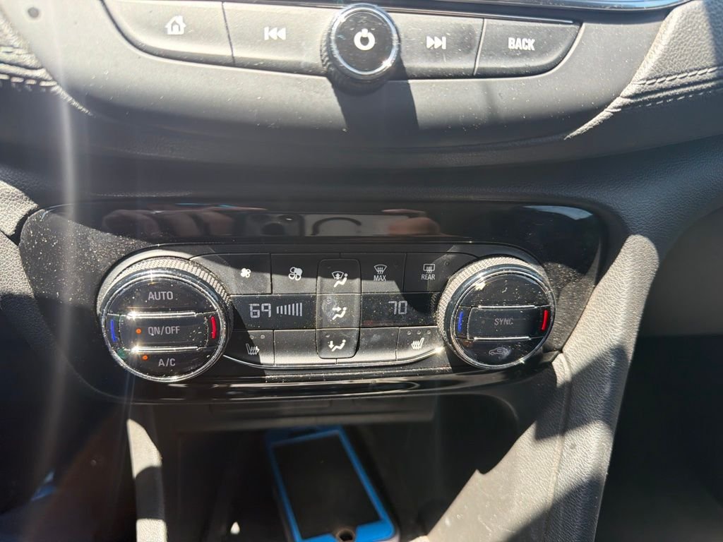 Used 2022 Red Buick Select image 11