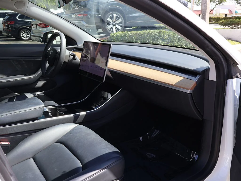 Used 2020 White Tesla Long Range image 28