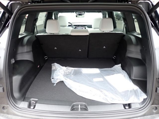New 2026 Diamond Black Crystal Pearl-Coat Exterior Paint Jeep Limited image 6