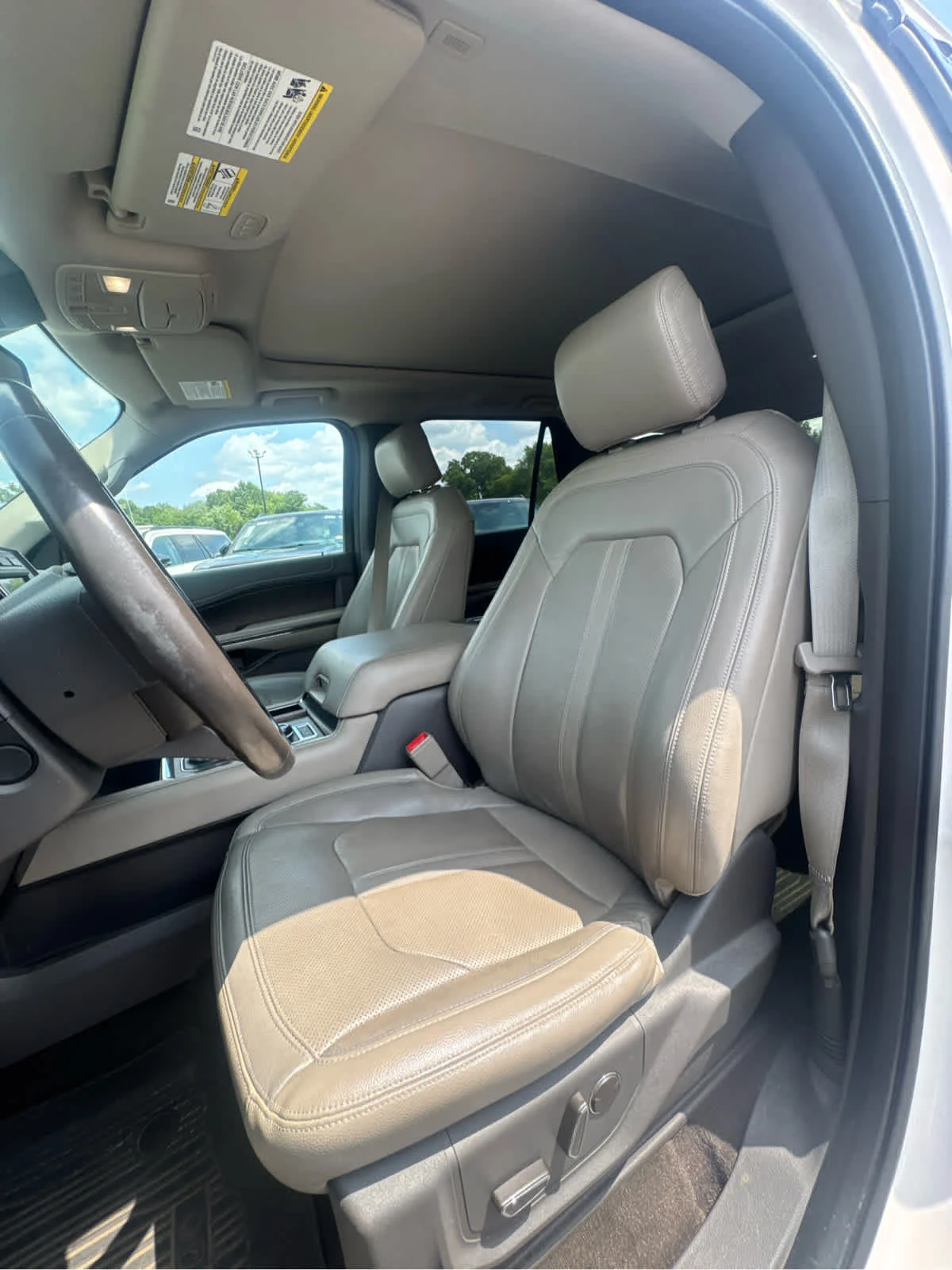 Used 2019 White Platinum Metallic Tri-Coat Ford Limited image 9