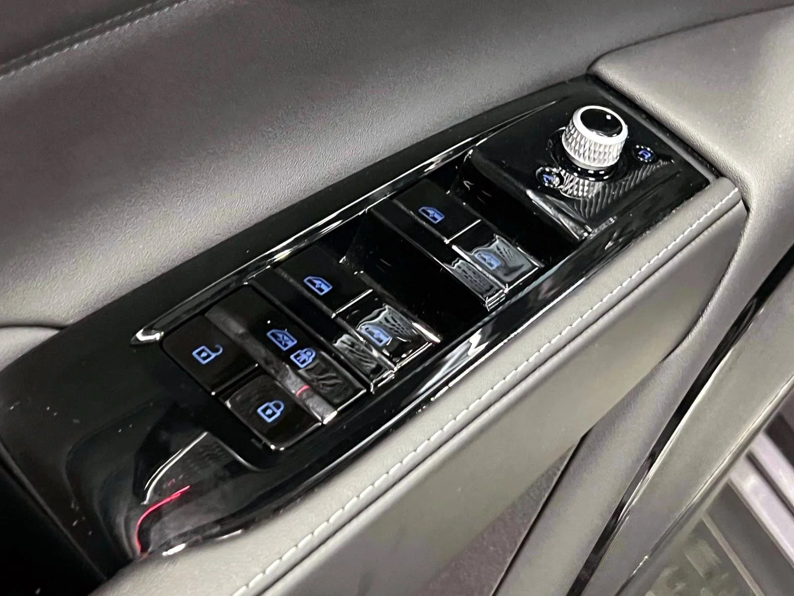 Used 2025 Gray Maserati  image 17