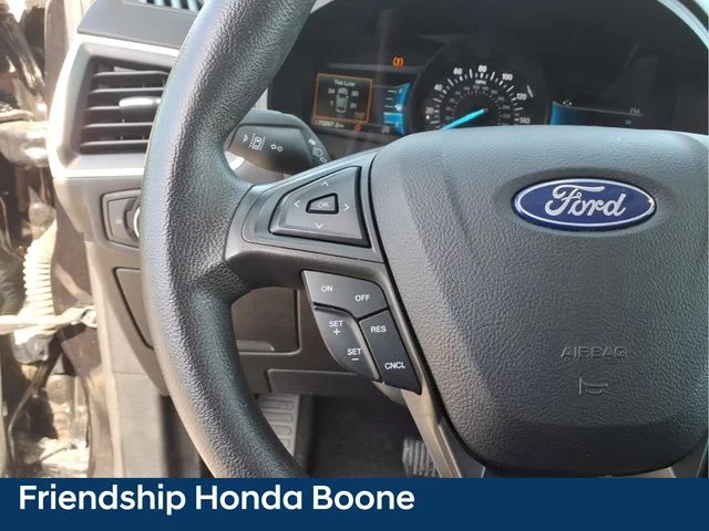 Used 2022 Black Ford SE image 24
