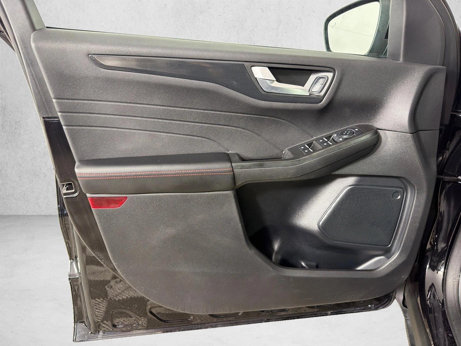 Used 2025 Agate Black Metallic Ford ST-Line Select image 10