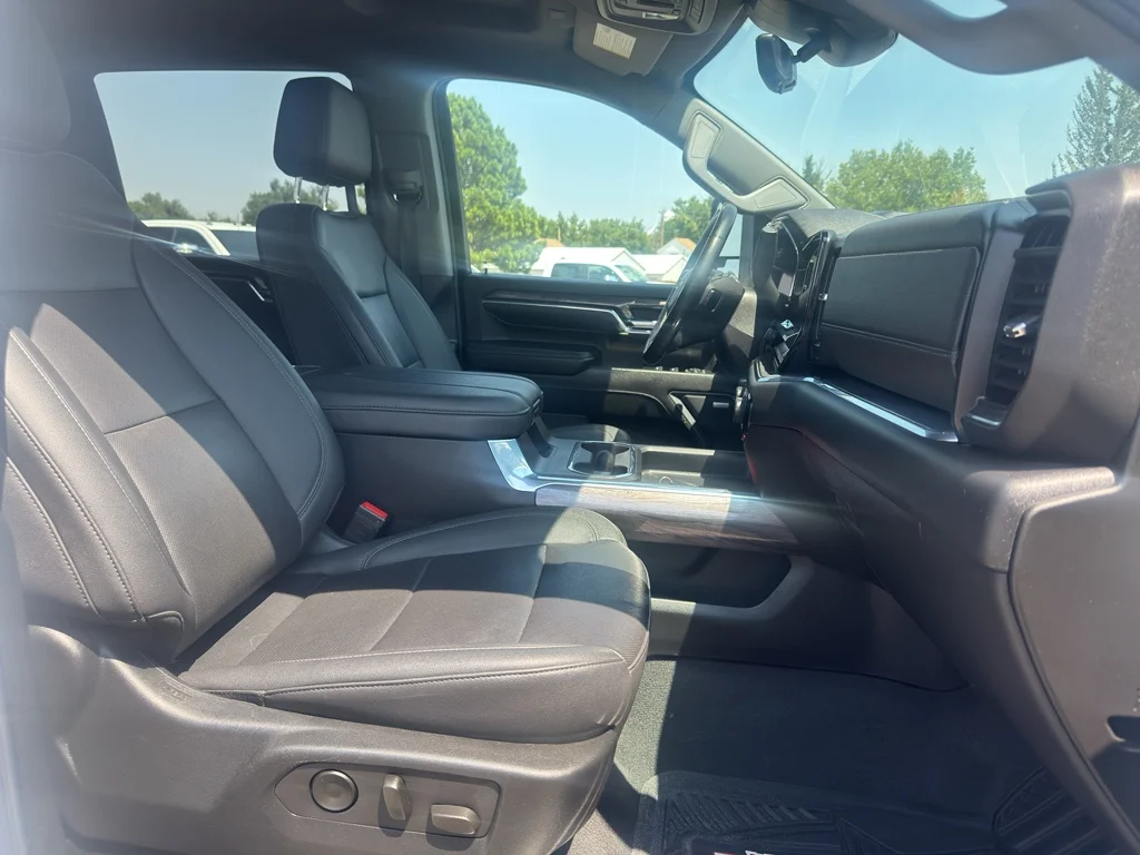 Used 2024 Summit White Chevrolet LTZ image 18