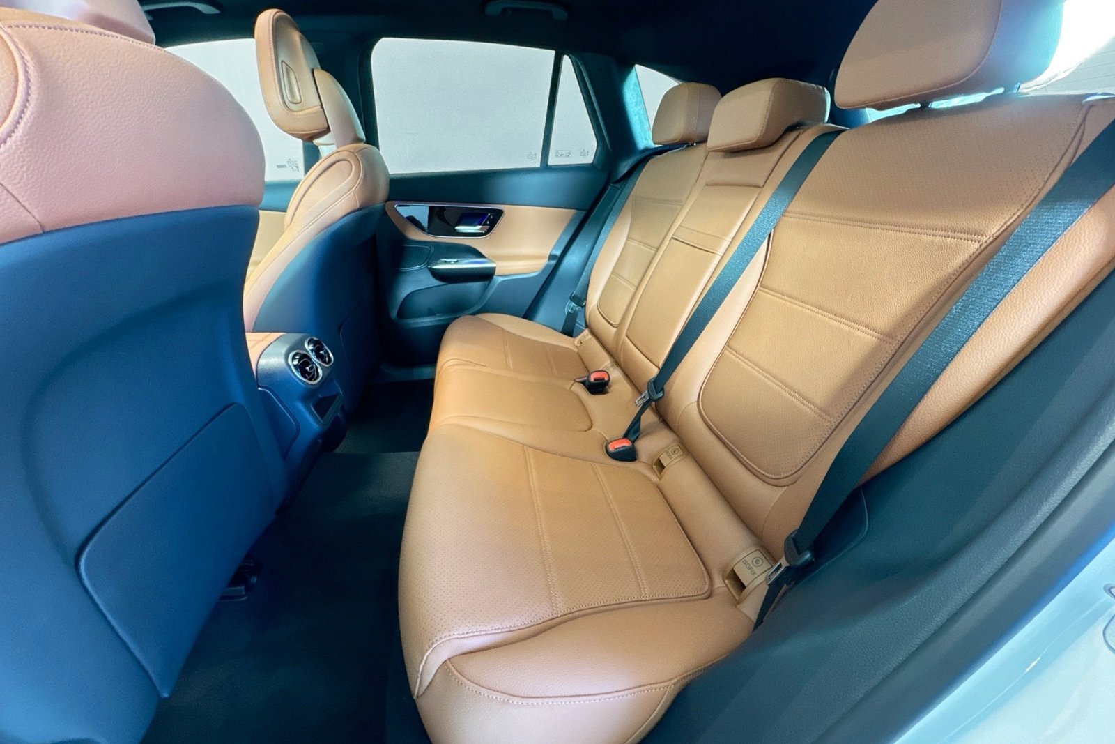 New 2026 Polar White Mercedes-Benz GLC 300 image 22