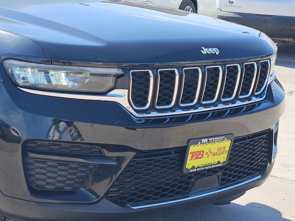 Used 2023 Black Jeep Laredo image 7