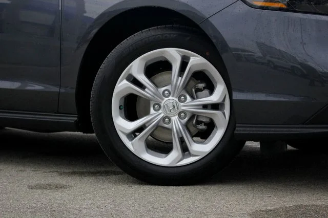 New 2026 Meteorite Gray Metallic Honda LX image 3
