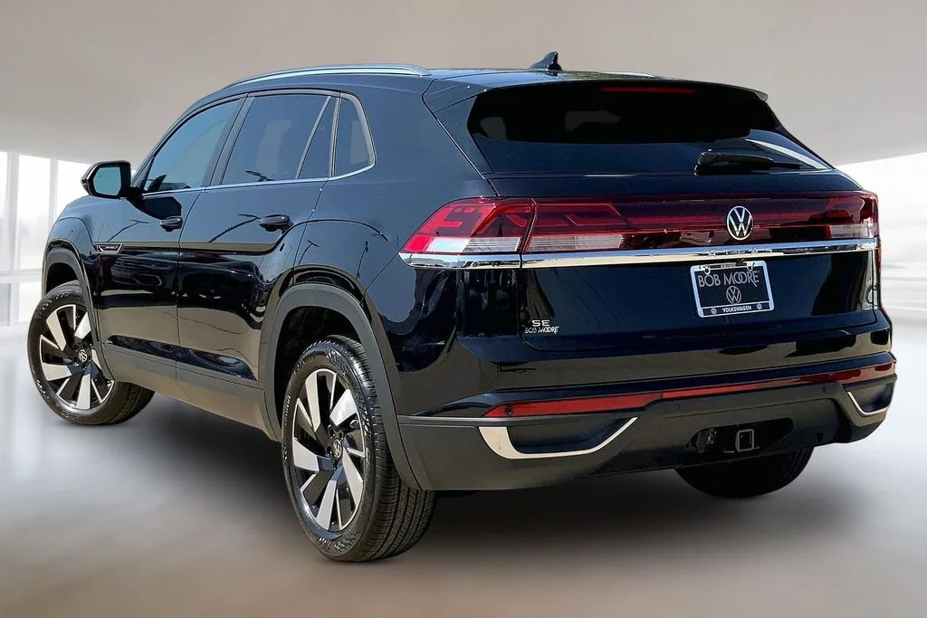New 2026 Deep Black Pearl Volkswagen SE w/Technology image 3